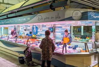 Poissonnerie Moreau Jordy située sur le marché de Talensac à Nantes