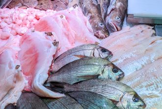 Poissonnerie Moreau Jordy située sur le marché de Talensac à Nantes