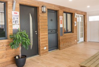 Sarl Bournigal Expert Fenêtre Évacuation des anciennes fenêtres Fenêtres Fenêtres sur-mesure Fenêtrier Installateur de pergola et store Installateur de portails et portes de garage Menuisier Portails Portes Pose Pose de fenêtres Réparateur de portails et portes de garage Réparateur de volets Storiste Volets