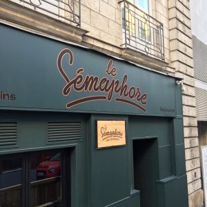 Naoned-enseignes-enseigniste-bois-nantes