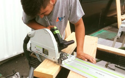 Installateur fenêtre Nantes - pose dedécoupe bois fenêtres sur mesure en Loire-Atlantique