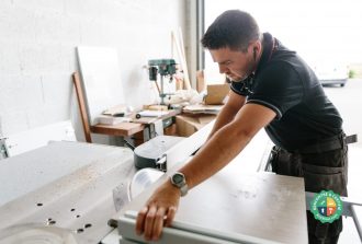 Calissence Bois Agenceur Cuisiniste Fabricant de mobilier Fabrication Menuisier Mobilier Parqueteur Parquets Poseur de cuisine Réalisation Terrasses