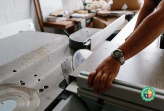 Calissence Bois Agenceur Cuisiniste Fabricant de mobilier Fabrication Menuisier Mobilier Parqueteur Parquets Poseur de cuisine Réalisation Terrasses