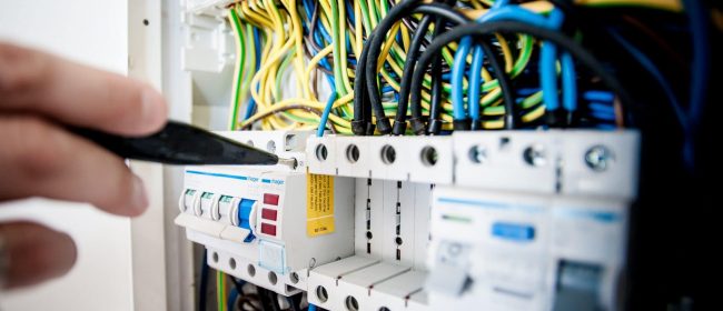 Comment choisir son électricien Nantes