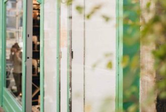 Geffroy Frères Agenceur Concepteur de dressings et rangements Cuisiniste Fabricant de mobilier Jointeur Menuisier Parqueteur Peintre Peintre d'extérieur Peintre d'intérieur Plaquiste