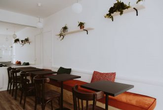 Geffroy Frères Agenceur Concepteur de dressings et rangements Cuisiniste Fabricant de mobilier Jointeur Menuisier Parqueteur Peintre Peintre d'extérieur Peintre d'intérieur Plaquiste