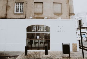 Geffroy Frères Agenceur Concepteur de dressings et rangements Cuisiniste Fabricant de mobilier Jointeur Menuisier Parqueteur Peintre Peintre d'extérieur Peintre d'intérieur Plaquiste