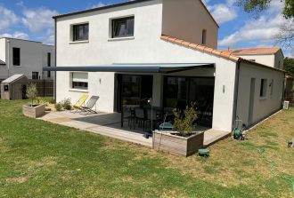 Sarl Bournigal Expert Fenêtre Évacuation des anciennes fenêtres Fenêtres Fenêtres sur-mesure Fenêtrier Installateur de pergola et store Installateur de portails et portes de garage Menuisier Portails Portes Pose Pose de fenêtres Réparateur de portails et portes de garage Réparateur de volets Storiste Volets