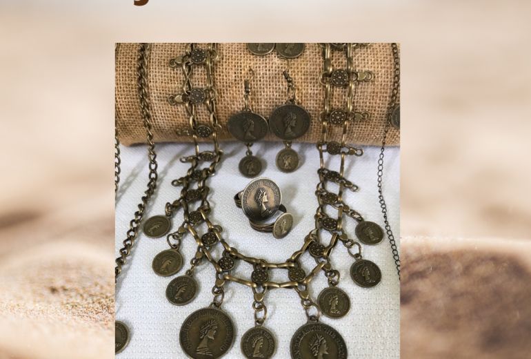 Une ceinture se transforme en bijoux !