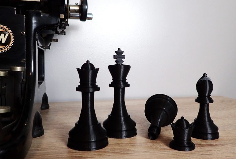 Pièces d'échecs - petites boites secrètes Architecte d'intérieur Décorateur d'intérieur Designer d'espace Designer d'objet Graphiste Scénographe