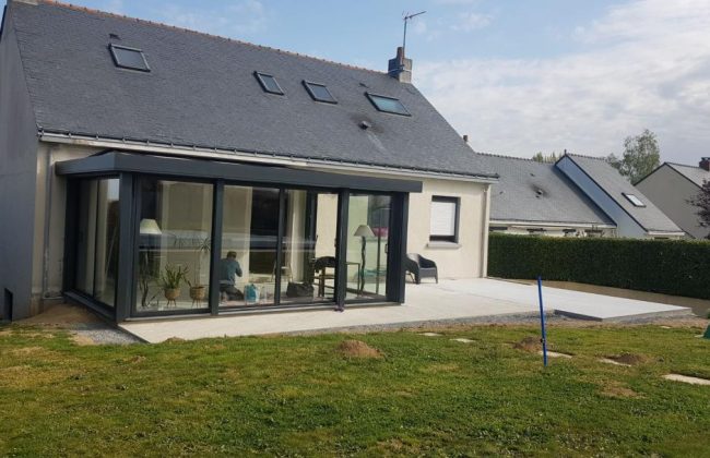 À partir de quelle surface de véranda doit-on déposer un permis de construire ? Maçon