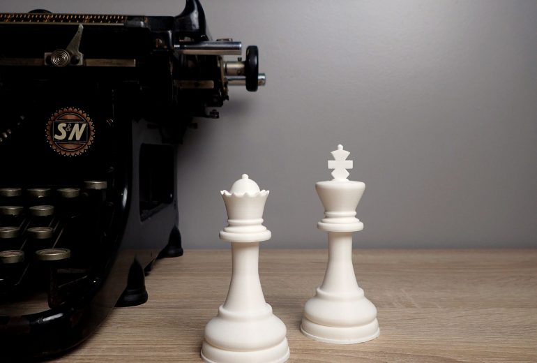 Pièces d'échecs - petites boites secrètes Architecte d'intérieur Décorateur d'intérieur Designer d'espace Designer d'objet Graphiste Scénographe