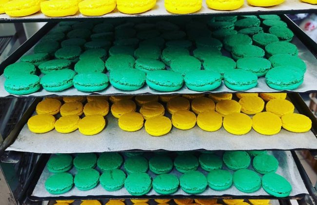 Macarons Canaries 🔰 Boulanger Chocolatier Pâtissier