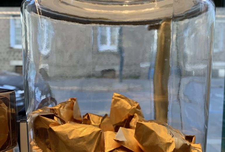 Pour les fêtes de fin d'année, toute l'équipe de Couleur Chocolat vous propose des gourmandises spéciales ! Biscuitier Chocolatier Pâtissier