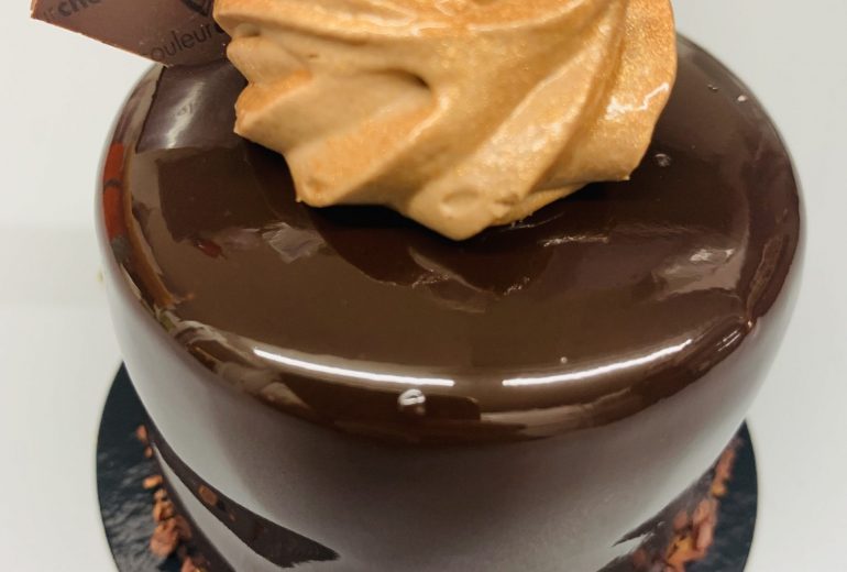 Bûches et truffes en ce moment ! Biscuitier Chocolatier Pâtissier