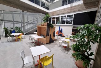 Calissence Bois Agenceur Cuisiniste Fabricant de mobilier Fabrication Menuisier Mobilier Parqueteur Parquets Poseur de cuisine Réalisation Terrasses