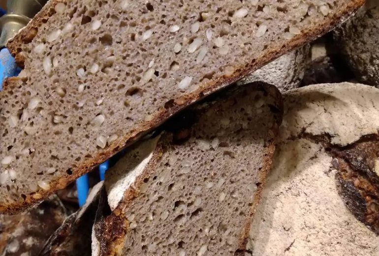 100% sarrazin, 100% local, 100% bonheur.... Boulanger Pâtissier