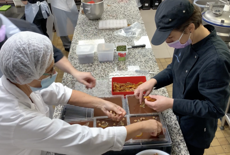 Fabrication de nos mendiants Biscuitier Chocolatier Pâtissier