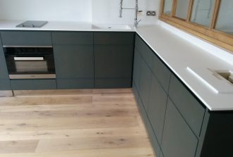 Calissence Bois Agenceur Cuisiniste Fabricant de mobilier Fabrication Menuisier Mobilier Parqueteur Parquets Poseur de cuisine Réalisation Terrasses