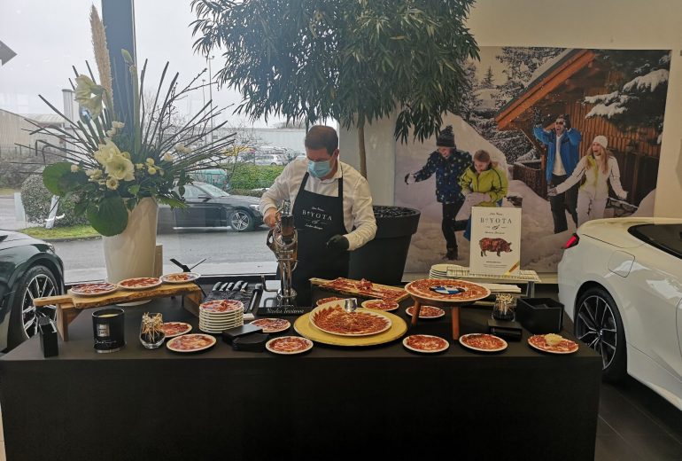 Animation de coupe de jambon Pata Negra chez  BMW Traiteur