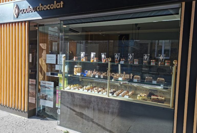 Réouverture sous les rayons de soleil matinaux.☀️ Biscuitier Chocolatier Pâtissier