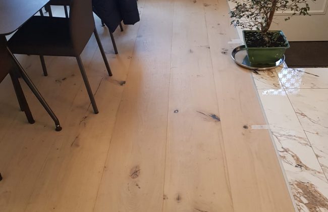 Une première en France : des lames de parquet en 5 mètres posées par notre équipe ! Façadier Parqueteur Peintre d'extérieur Peintre d'intérieur