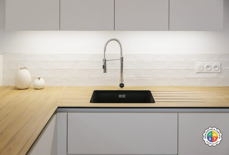 Ouverture magasin cuisine Nantes Agenceur Carreleur Cuisiniste Électricien Menuisier Plaquiste Plombier Solier moquettiste