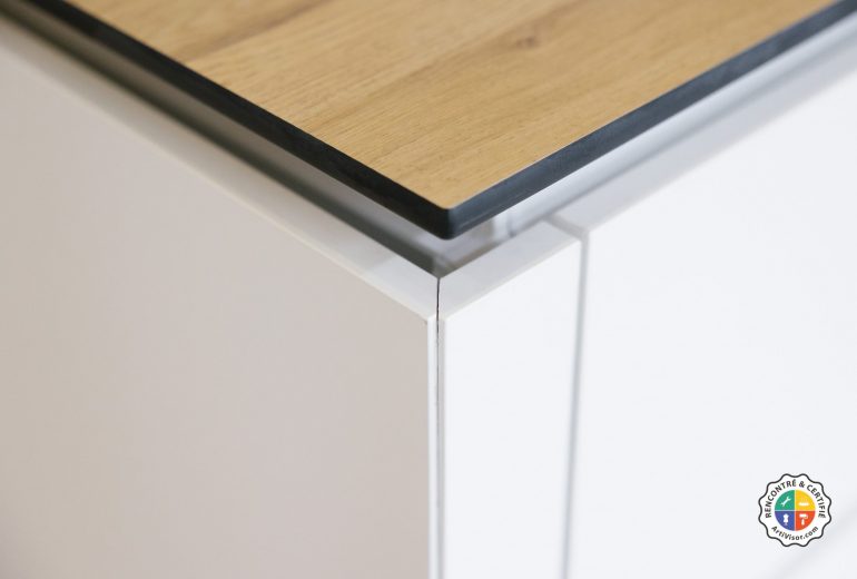 Ouverture magasin cuisine Nantes Agenceur Carreleur Cuisiniste Électricien Menuisier Plaquiste Plombier Solier moquettiste