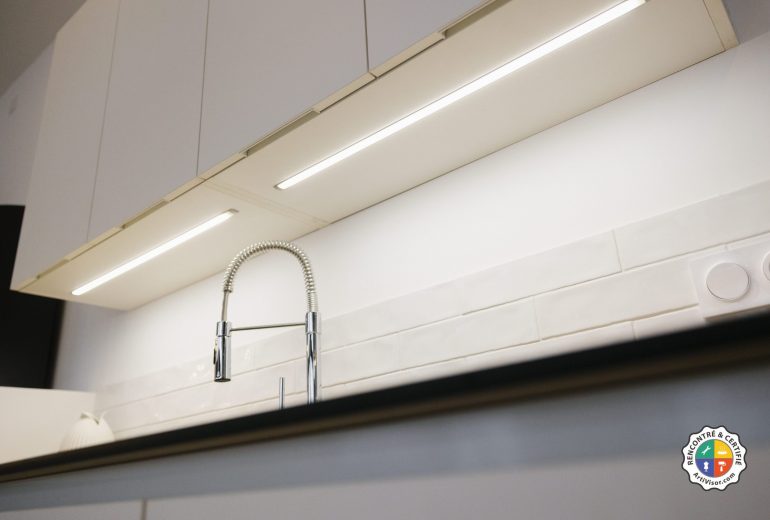 Ouverture magasin cuisine Nantes Agenceur Carreleur Cuisiniste Électricien Menuisier Plaquiste Plombier Solier moquettiste