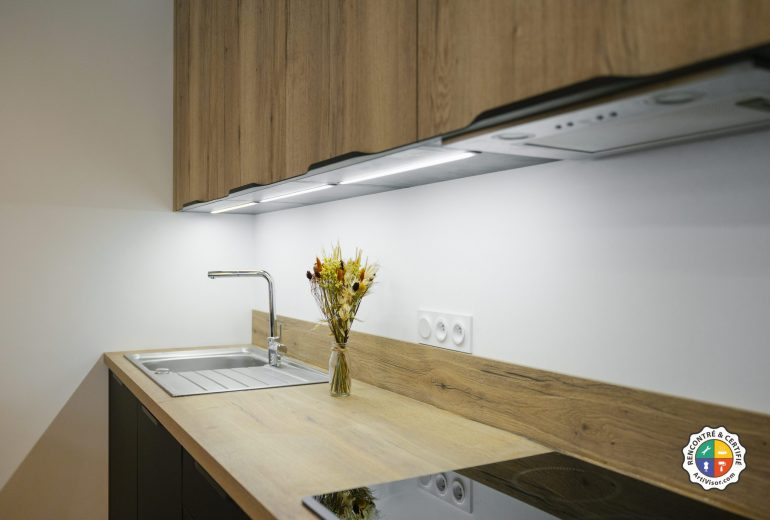 Ouverture magasin cuisine Nantes Agenceur Carreleur Cuisiniste Électricien Menuisier Plaquiste Plombier Solier moquettiste