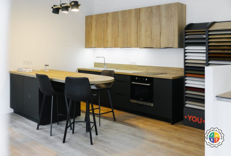 Ouverture magasin cuisine Nantes Agenceur Carreleur Cuisiniste Électricien Menuisier Plaquiste Plombier Solier moquettiste