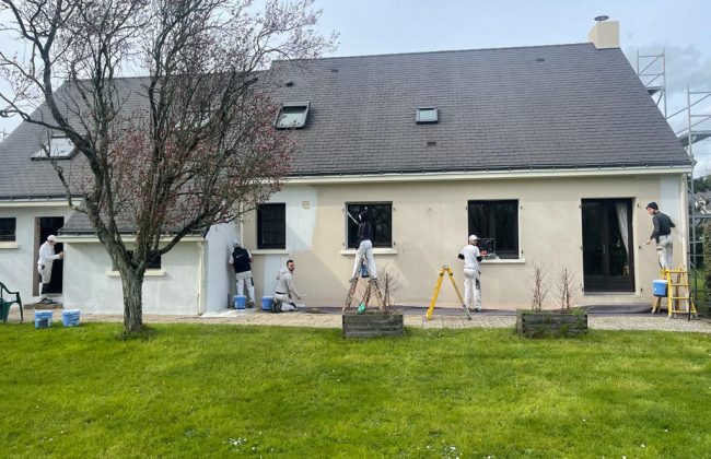 La saison des ravalements de façade est ouverte ! Façadier Parqueteur Peintre d'extérieur Peintre d'intérieur