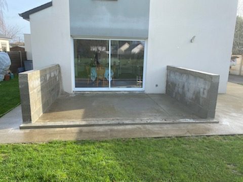 Les fondations pour une future véranda ! Maçon