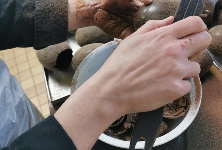 Créations de Pâques en cours... Biscuitier Chocolatier Pâtissier