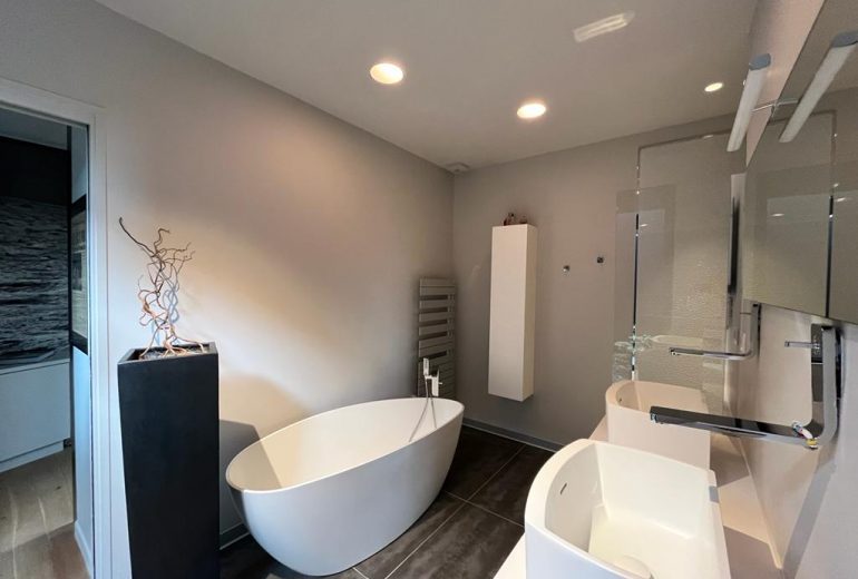 Salle de bain Parqueteur Peintre d'intérieur Solier moquettiste