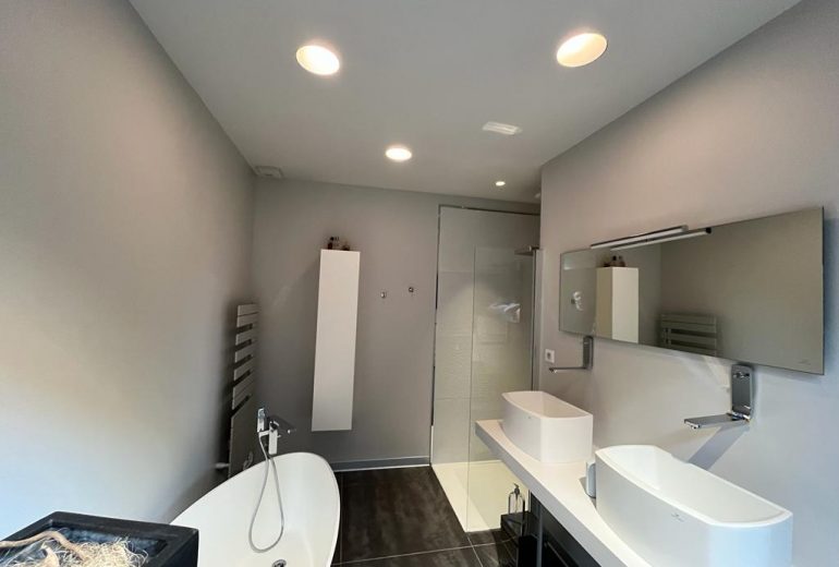 Salle de bain Parqueteur Peintre d'intérieur Solier moquettiste