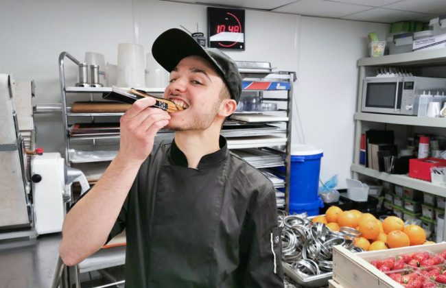 L’éclair au chocolat, la pâtisserie favorite de notre pâtissier ! Biscuitier Chocolatier Pâtissier