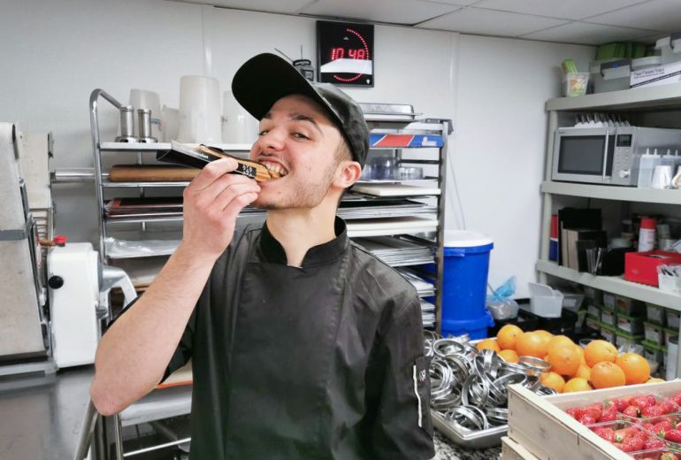 L’éclair au chocolat, la pâtisserie favorite de notre pâtissier ! Biscuitier Chocolatier Pâtissier
