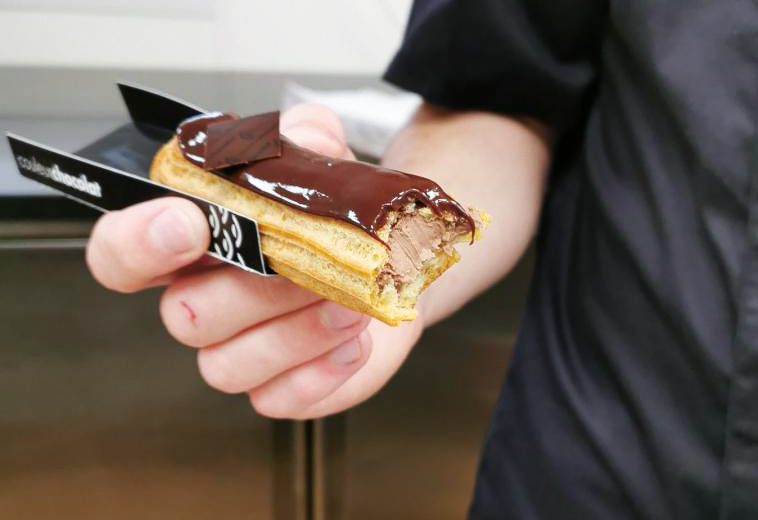 L’éclair au chocolat, la pâtisserie favorite de notre pâtissier ! Biscuitier Chocolatier Pâtissier