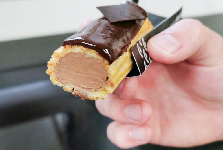 L’éclair au chocolat, la pâtisserie favorite de notre pâtissier ! Biscuitier Chocolatier Pâtissier