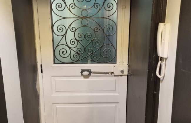 Porte palière Agenceur Cuisiniste Menuisier Parqueteur Poseur de cuisine