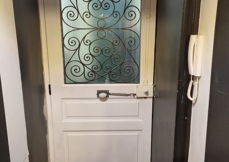 Porte palière Agenceur Cuisiniste Menuisier Parqueteur Poseur de cuisine