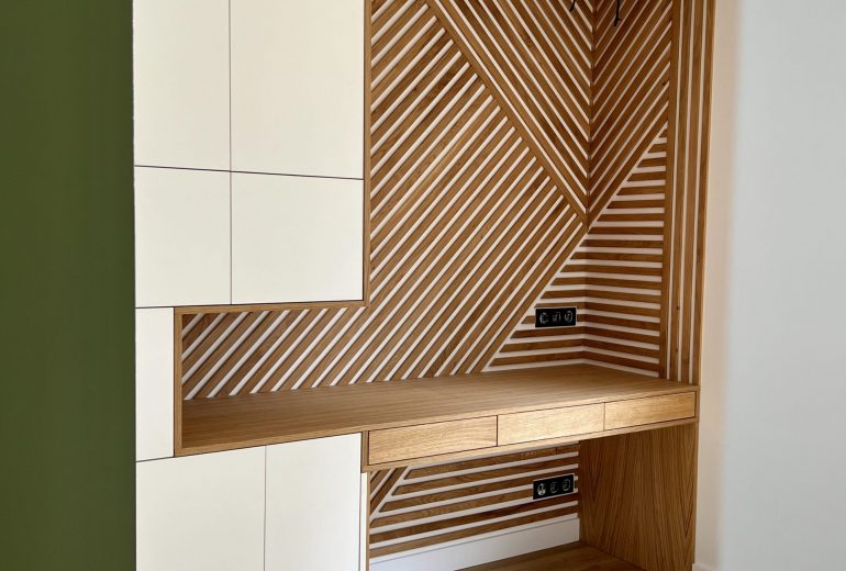 Fabrication d'une armoire et d'un bureau sur-mesure. Agenceur Menuisier Plaquiste Plâtrier Poseur de cuisine