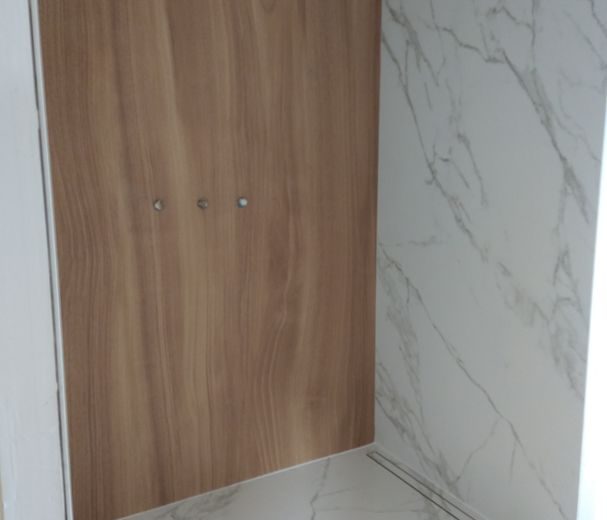 Douche avec carreaux XXL - Une spécialité Perfect Cérame Carreleur Faïencier Plombier