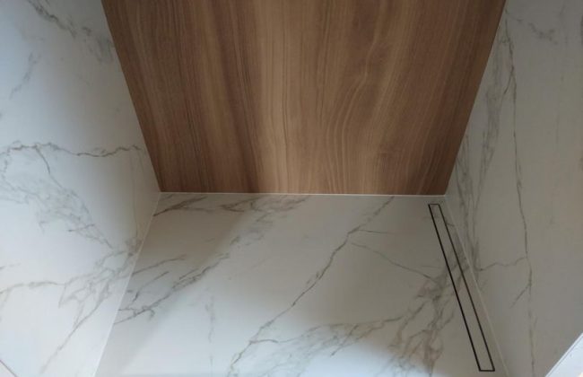 Douche avec carreaux XXL - Une spécialité Perfect Cérame Carreleur Faïencier Plombier