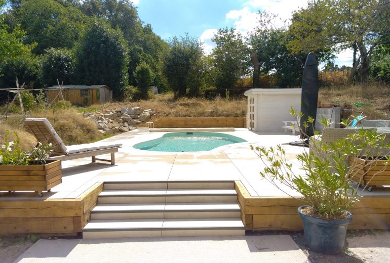 Réalisation d'une terrasse sur plot à Couëron Carreleur Faïencier Plombier