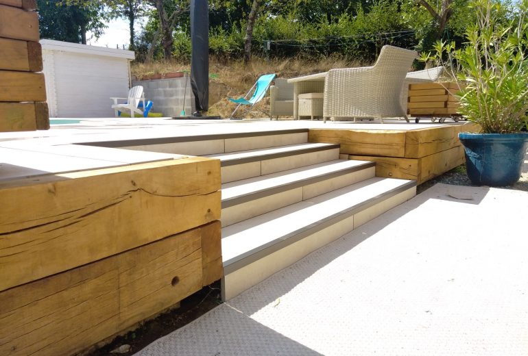 Réalisation d'une terrasse sur plot à Couëron Carreleur Faïencier Plombier