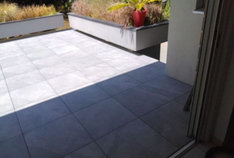 Réalisation d'une terrasse sur plot à Saint Molf Carreleur Faïencier Plombier