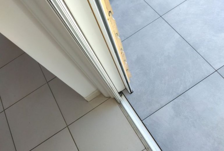 Réalisation d'une terrasse sur plot à Saint Molf Carreleur Faïencier Plombier