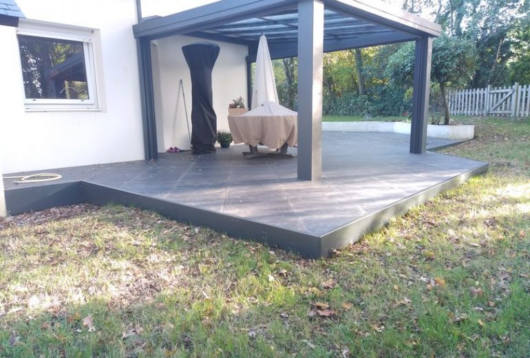 Réalisation d'une terrasse sur plot à Sautron Carreleur Faïencier Plombier